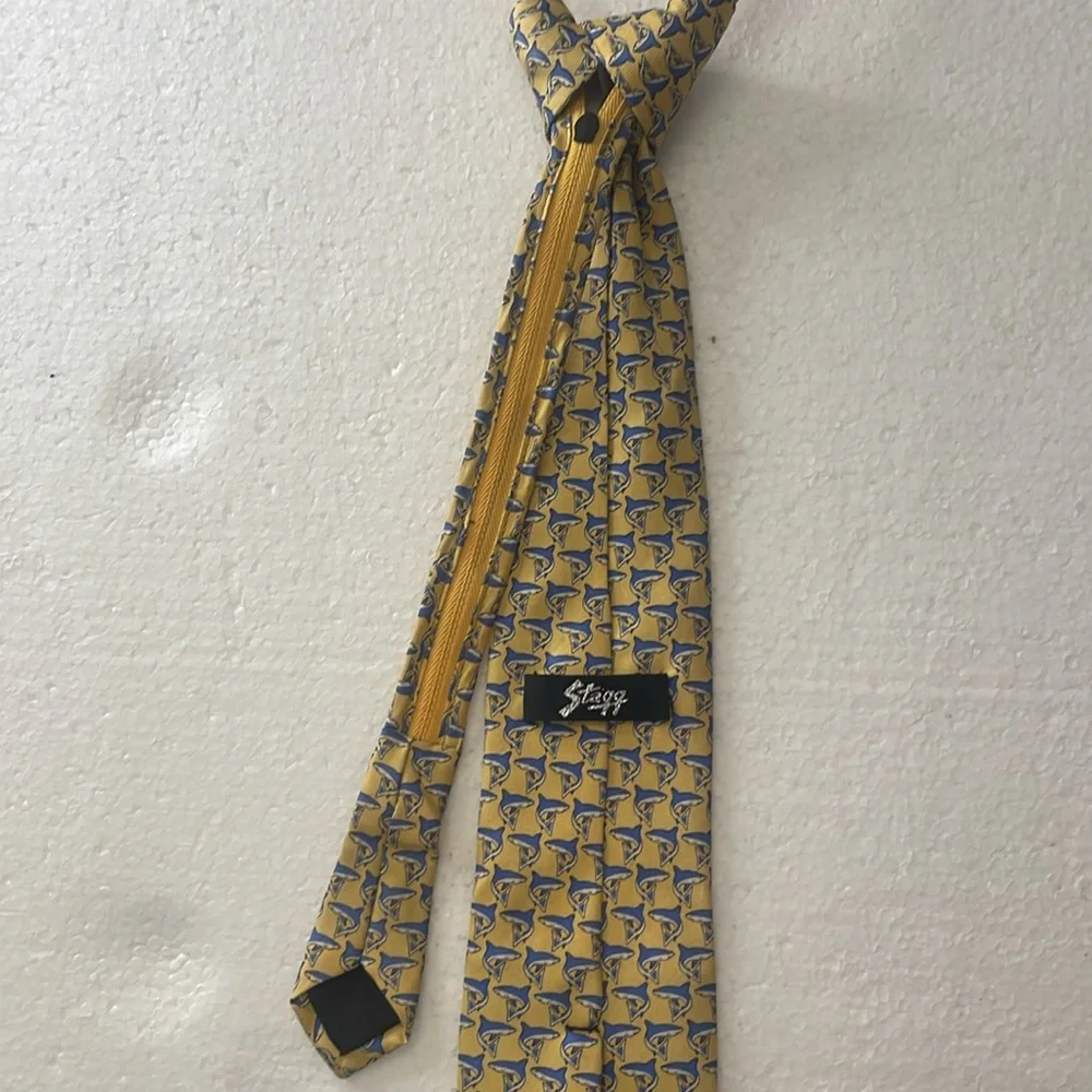 Y2K Stagg shark Pattern Zipper Tie yellow blue easy to put on takeoff adjustable